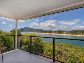 Pohutukawa on Paku - Tairua Holiday Home